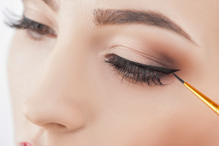 What You Need To Know About Eyebrow an Eyelash Extensions in Canada